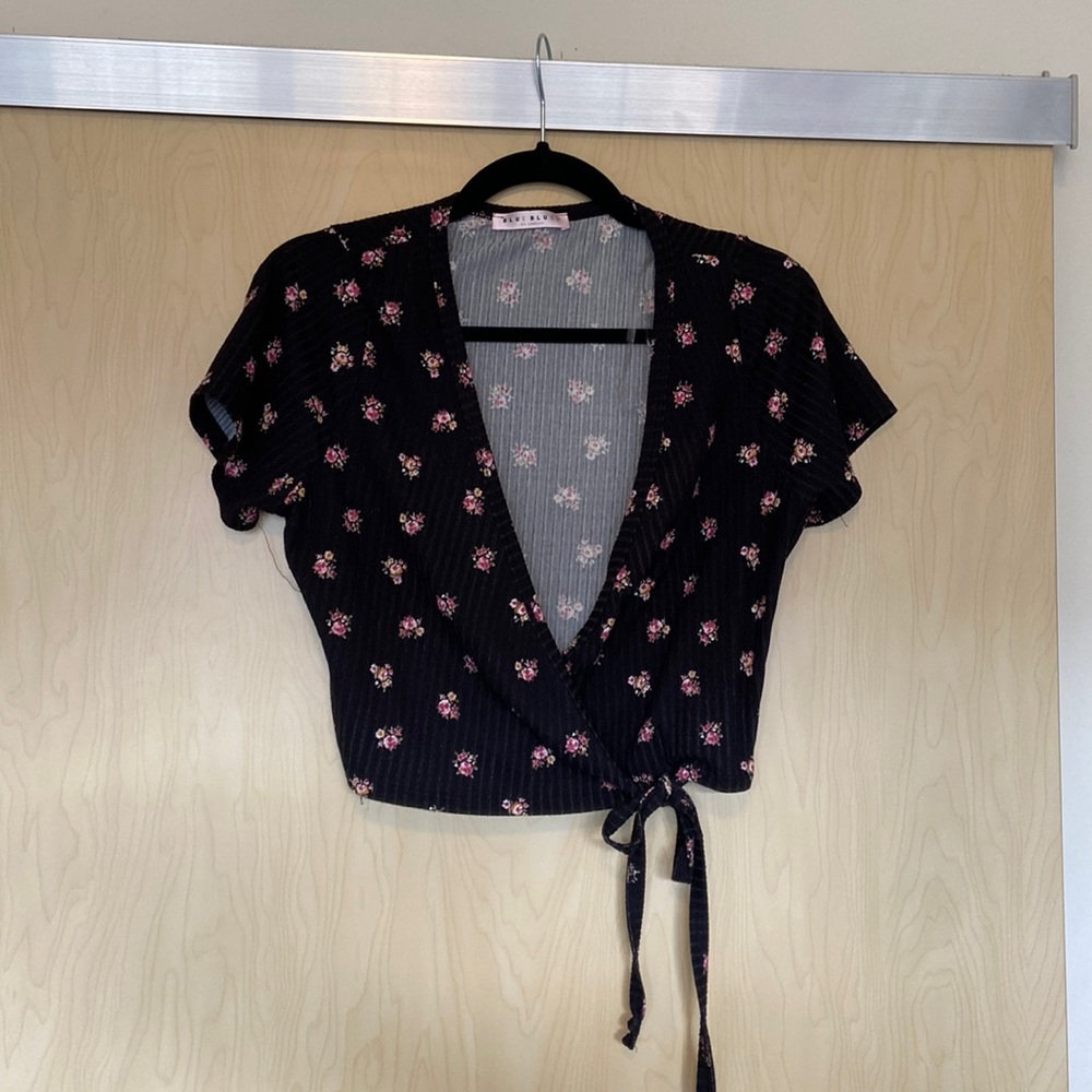 Black floral cropped shirt.